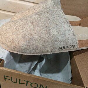 The House Shoe - Beige / Women / 10  NEW IN BOX